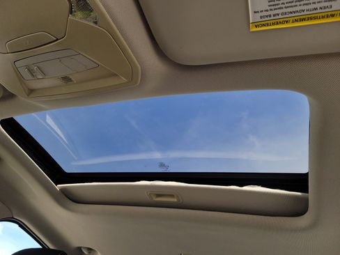 Used 2017 Ford Focus SEL w/ Cold Weather Package FWD image 29