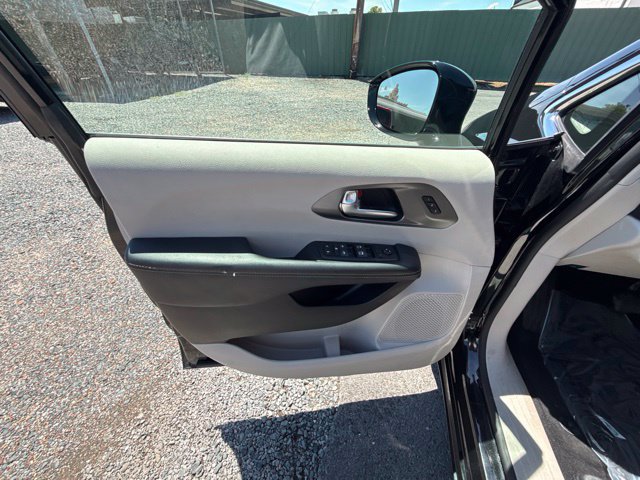 Used 2024 Chrysler Pacifica Touring-L FWD image 7
