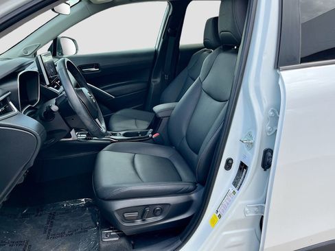 Used 2023 Toyota Corolla Cross XLE w/ Convenience Package image 20