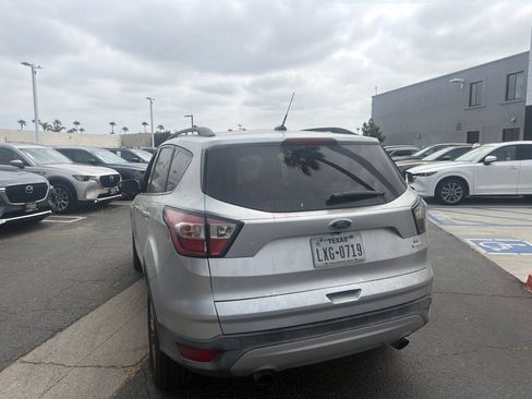 Used 2018 Ford Escape SE FWD image 11