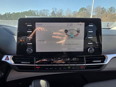 Used 2024 Toyota Sienna XLE image 17