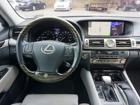 Used 2016 Lexus LS 460 w/ Comfort Package image 5