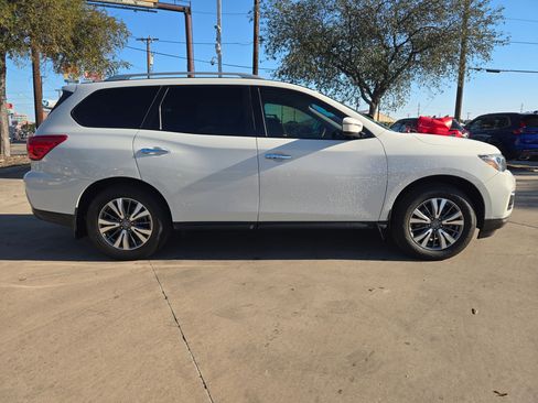 Used 2020 Nissan Pathfinder SV image 33