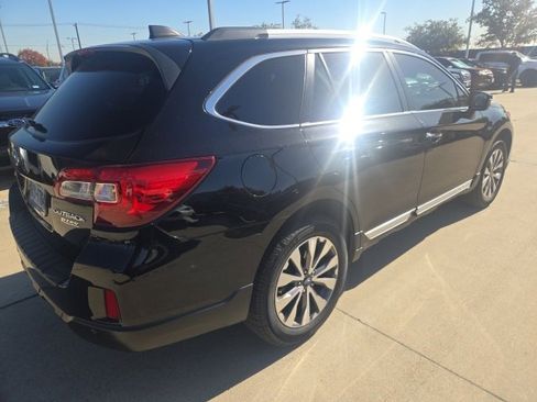 Used 2017 Subaru Outback 2.5i Touring image 3