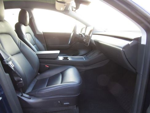 Used 2022 Tesla Model Y Long Range AWD/4WD image 18