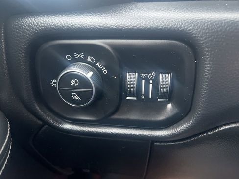 Used 2020 RAM 2500 Big Horn w/ Level 2 Equipment Group image 9