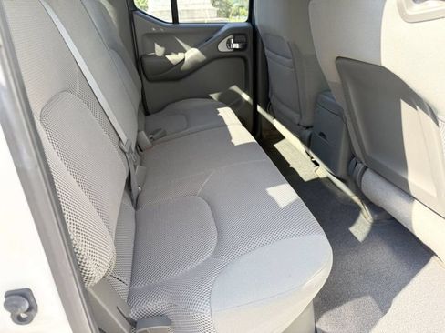 Used 2011 Nissan Frontier SV AWD/4WD image 30