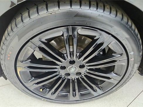 Used 2024 Land Rover Range Rover Long Wheelbase SE image 65