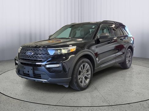 Certified 2021 Ford Explorer XLT w/ Equipment Group 202A AWD/4WD image 4