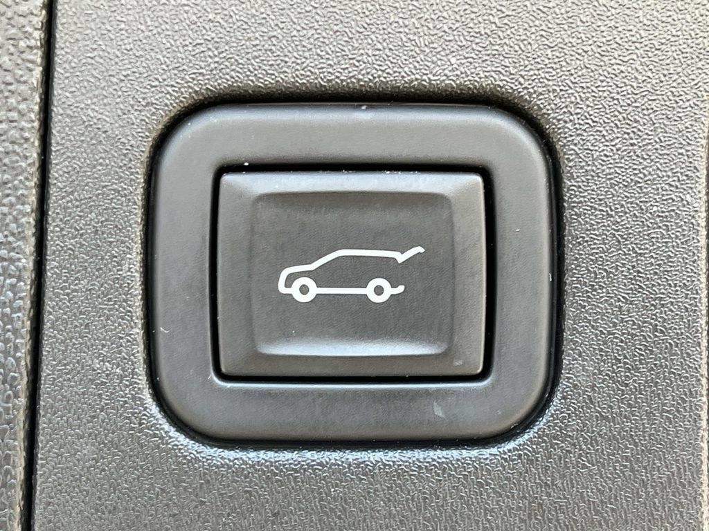 Certified 2023 Cadillac XT5 Premium Luxury w/ Technology Package FWD image 25