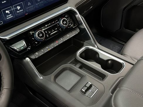 Used 2025 GMC Sierra 3500 Denali w/ Denali Reserve Package AWD/4WD image 34