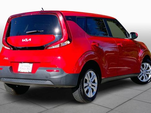 Used 2022 Kia Soul LX image 12