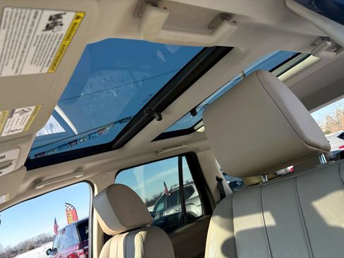 Used 2015 Land Rover LR2 image 14