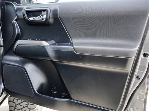 Used 2017 Toyota Tacoma TRD Off-Road w/ Premium & Technology Package image 30