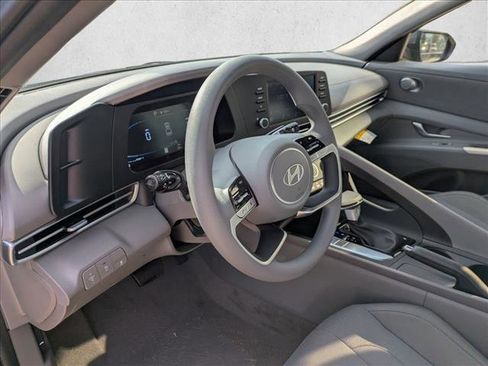 New 2026 Hyundai Elantra SE image 3