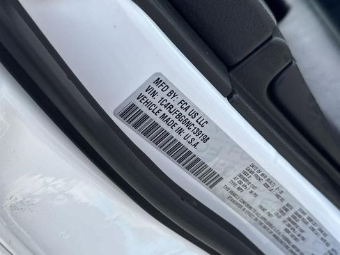 Used 2022 Jeep Grand Cherokee Limited image 7