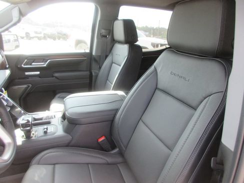 New 2026 GMC Sierra 1500 Denali w/ Denali Reserve Package AWD/4WD image 14