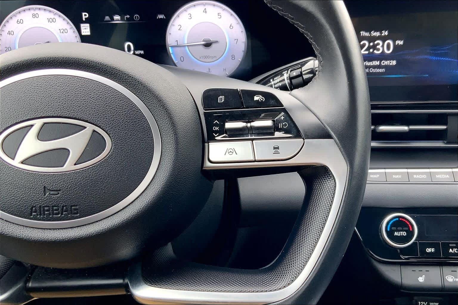 Used 2025 Hyundai Elantra Limited FWD image 25