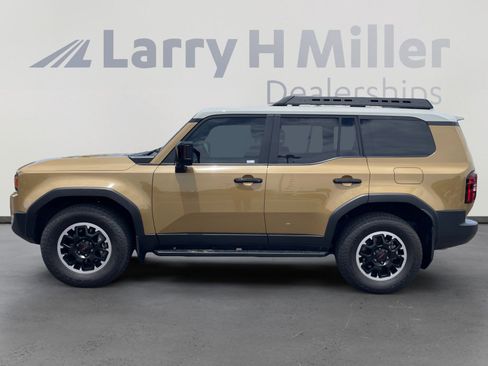 Used 2025 Toyota Land Cruiser w/ Premium Package AWD/4WD image 2