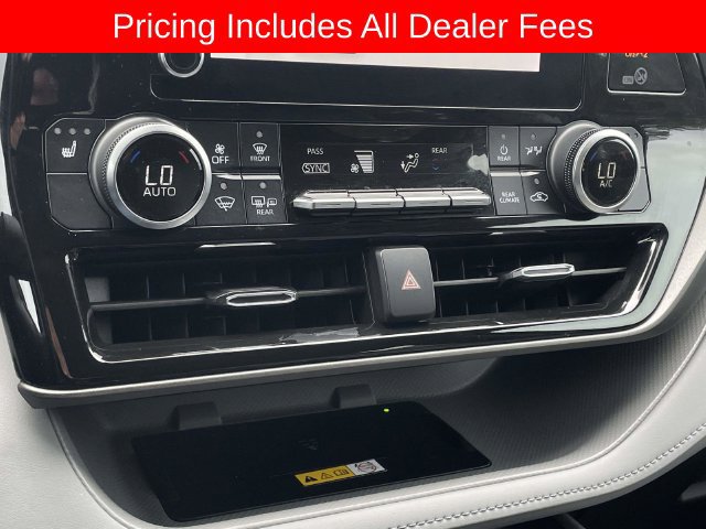 Used 2023 Toyota Highlander XLE FWD image 28