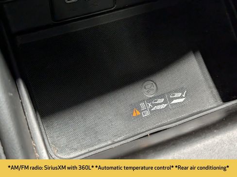 Used 2021 GMC Yukon SLT w/ SLT Luxury Plus Package image 12