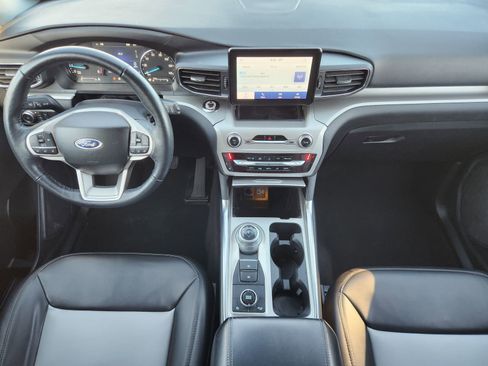 Used 2022 Ford Explorer XLT w/ Equipment Group 202A image 29