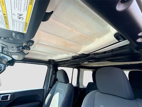 Used 2018 Jeep Wrangler Unlimited Sahara image 22