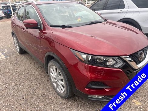 Used 2022 Nissan Rogue Sport SV w/ Technology Package image 2