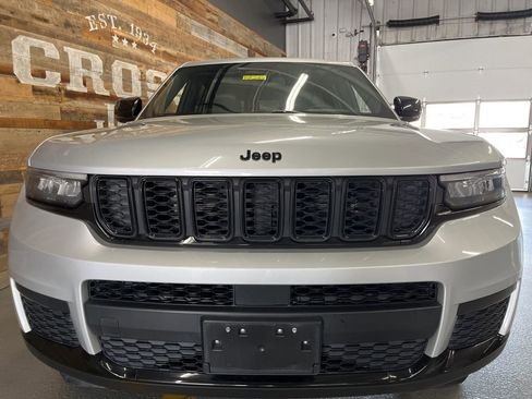 Used 2024 Jeep Grand Cherokee L Laredo image 6