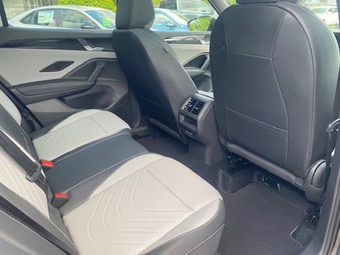 New 2025 Volkswagen Tiguan SE R-Line image 9