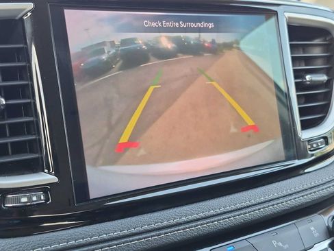 Used 2023 Chrysler Pacifica Touring-L FWD image 26