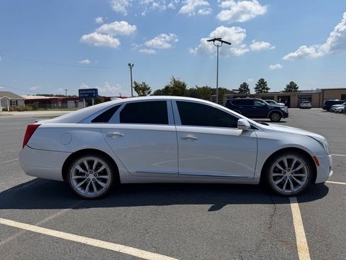 Used 2017 Cadillac XTS Luxury FWD image 2