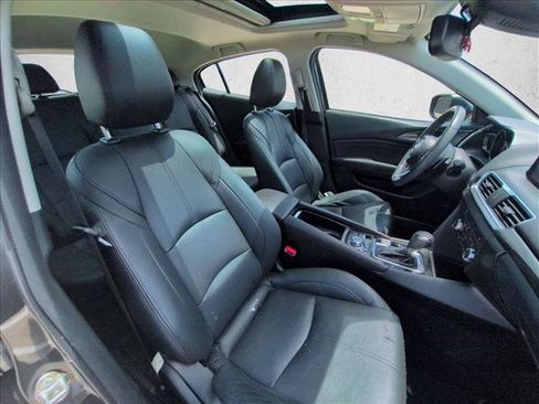 Used 2018 MAZDA MAZDA3 Grand Touring w/ Premium Equipment Package FWD image 19