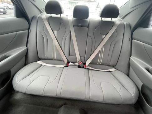 Used 2025 Hyundai Elantra SEL image 33