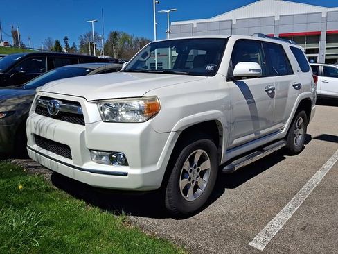 Used 2012 Toyota 4Runner SR5 w/ Convenience Pkg image 2