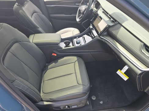New 2026 Jeep Grand Cherokee L Limited AWD/4WD image 30