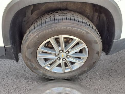 Used 2023 Chevrolet Traverse LT AWD/4WD image 32