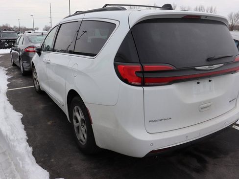 Used 2023 Chrysler Pacifica Limited image 6