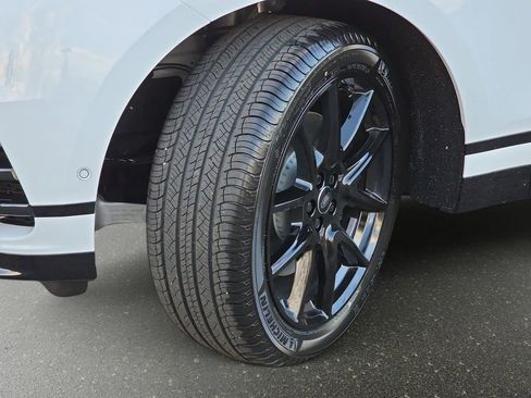 New 2026 Land Rover Range Rover Velar Dynamic SE AWD/4WD image 34