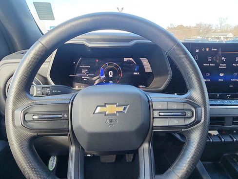 Used 2024 Chevrolet Colorado W/T image 12