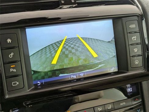 Used 2017 Jaguar F-PACE Premium image 24