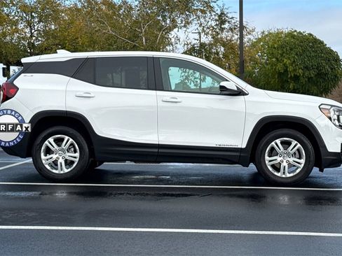 Used 2024 GMC Terrain SLE image 8