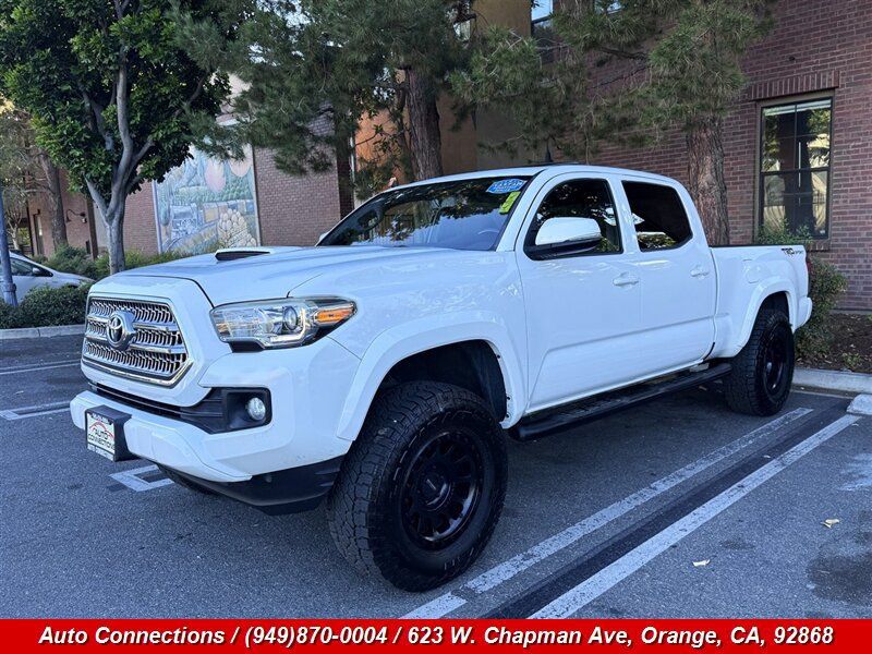 Used 2016 Toyota Tacoma TRD Sport RWD image 2