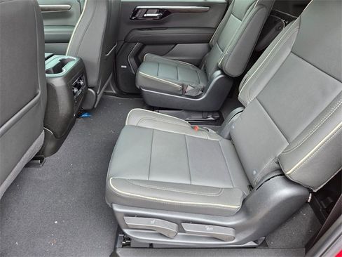 New 2025 Chevrolet Suburban Premier image 7