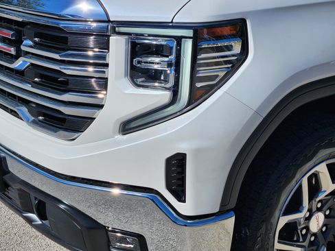 Certified 2023 GMC Sierra 1500 SLT image 9