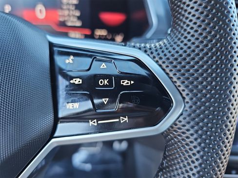 Certified 2022 Volkswagen Tiguan SE R-Line image 21