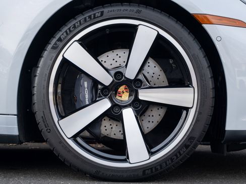 Certified 2025 Porsche 911 Carrera image 15