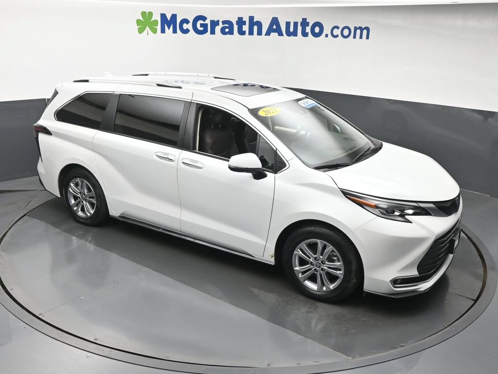 Used 2022 Toyota Sienna Platinum AWD/4WD image 3