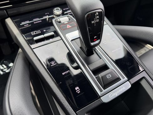 Certified 2023 Porsche Cayenne AWD/4WD image 32