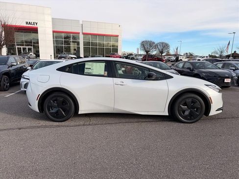 New 2026 Toyota Prius Plug-In Hybrid image 2